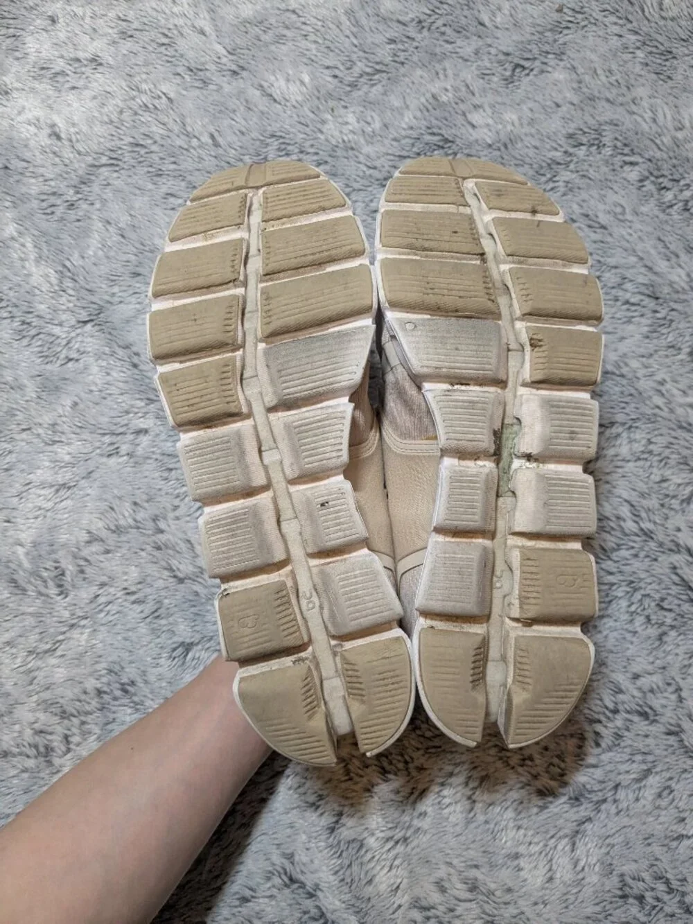 On Cloud Sneakers Tan Running Size 9.5 EU 41
